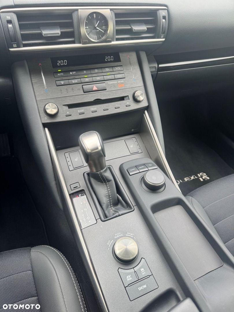 Lexus IS - 13
