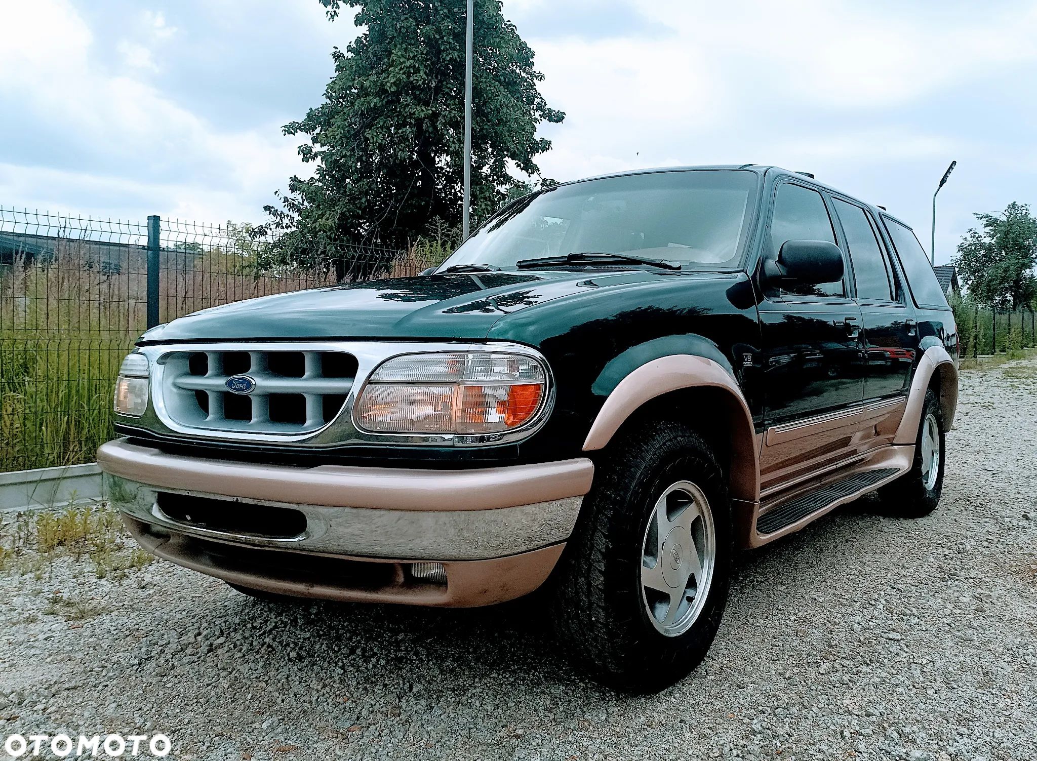 Ford Explorer 4.0 - 1