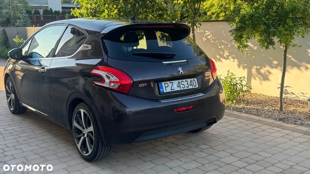 Peugeot 208 - 13