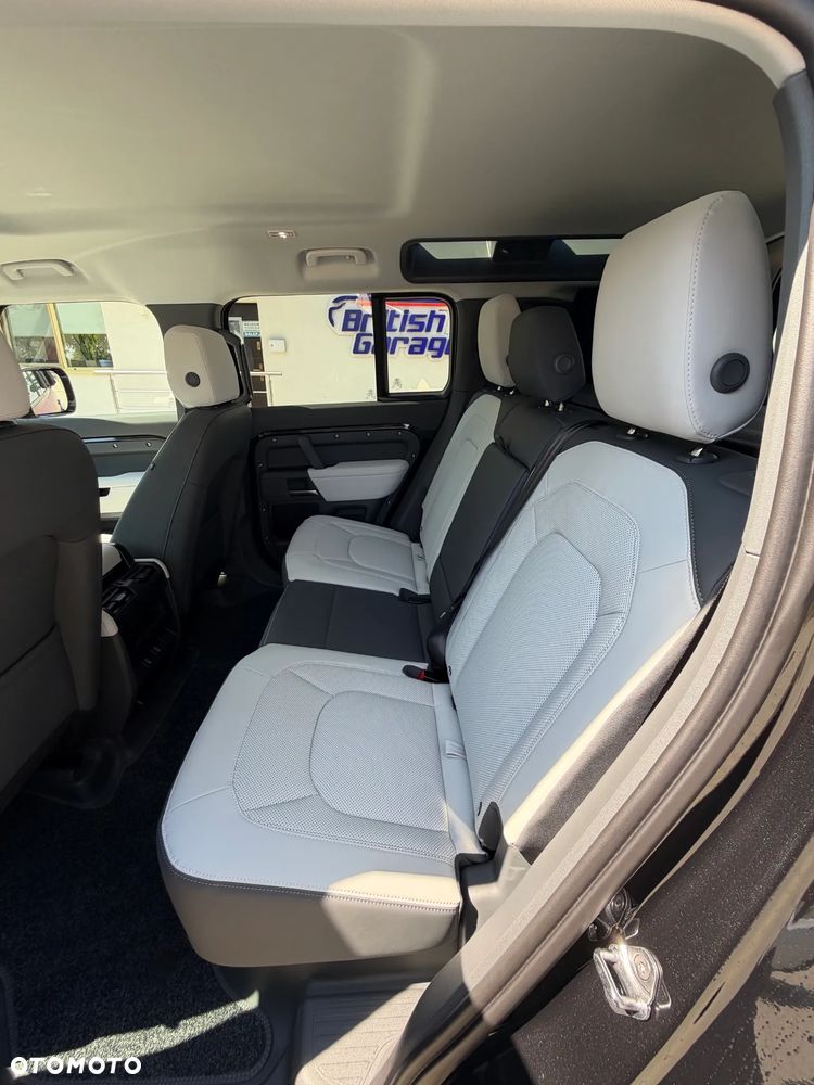 Land Rover Defender 3.0 D250 mHEV S - 17