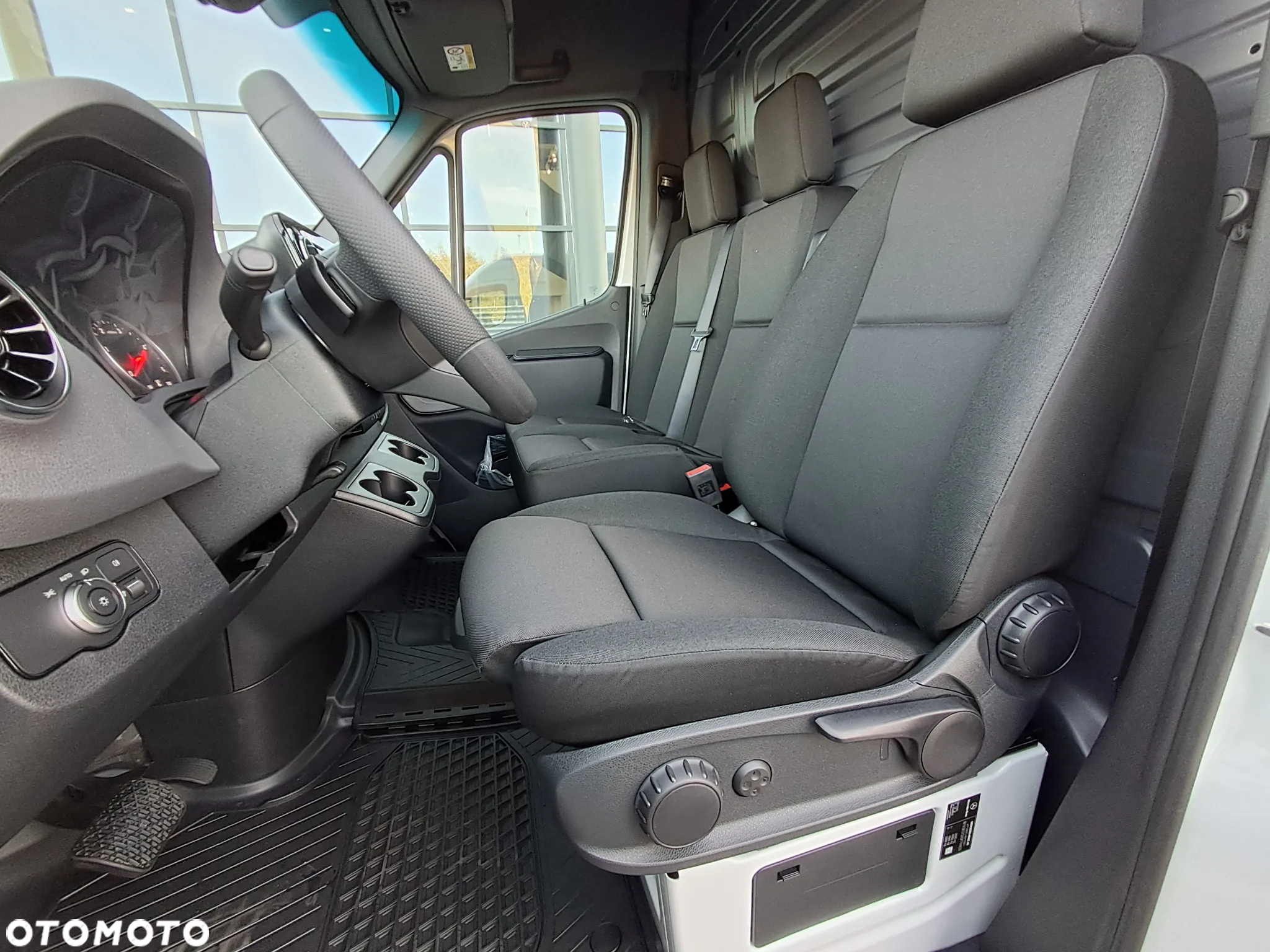 Mercedes-Benz Sprinter 317 CDI Furgon PRO długi 4325 mm L3H2 - 14