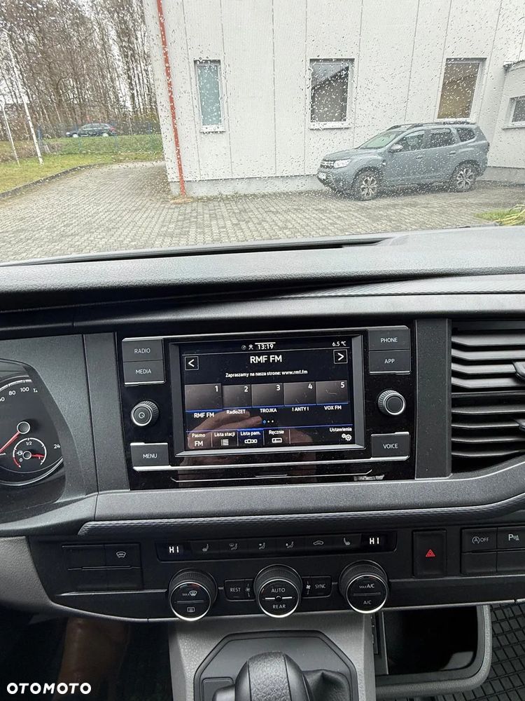 Volkswagen Caravelle - 6