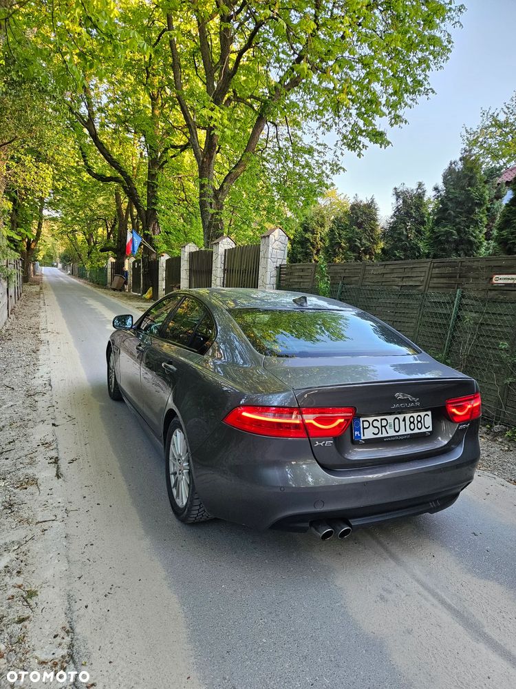 Jaguar XE 2.0 D R-Sport - 4