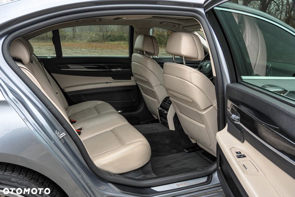 BMW Seria 7 750Li - 13