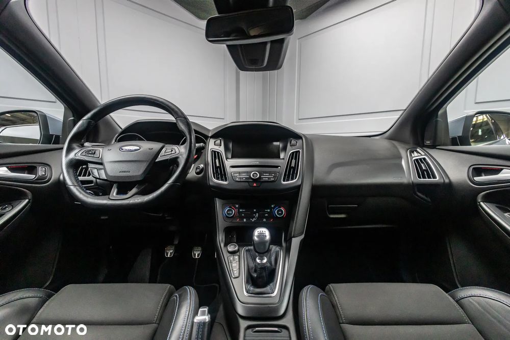 Ford Focus - 34