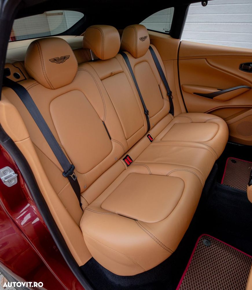 Aston Martin DBX - 14