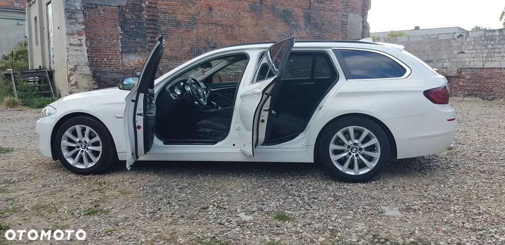 BMW Seria 5 525d xDrive - 12