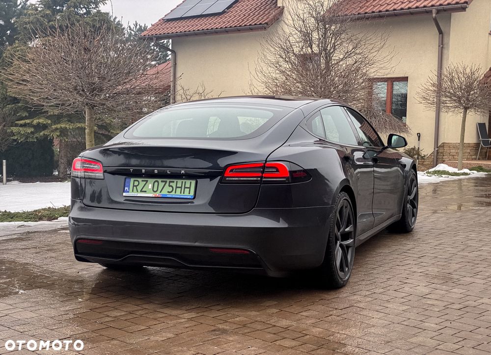 Tesla Model S - 4
