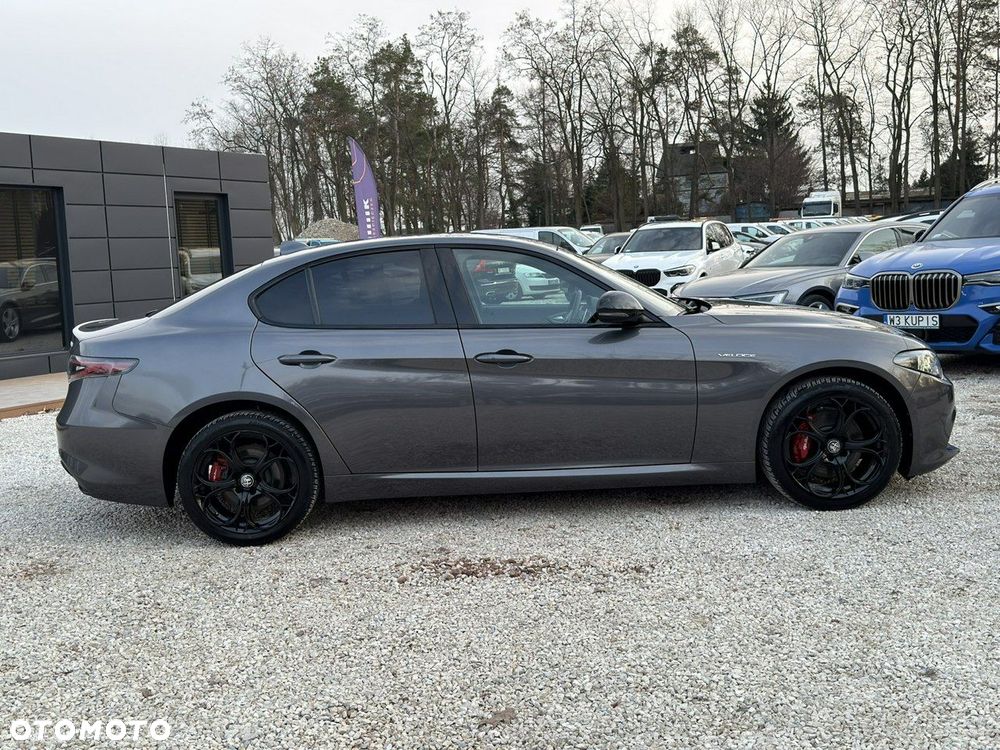 Alfa Romeo Giulia 2.0 Turbo 16V AT8-Q4 Veloce - 3