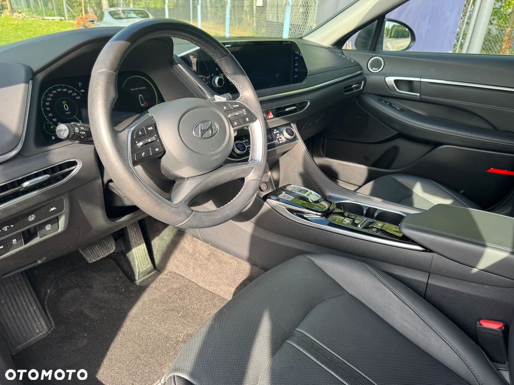 Hyundai Sonata - 32