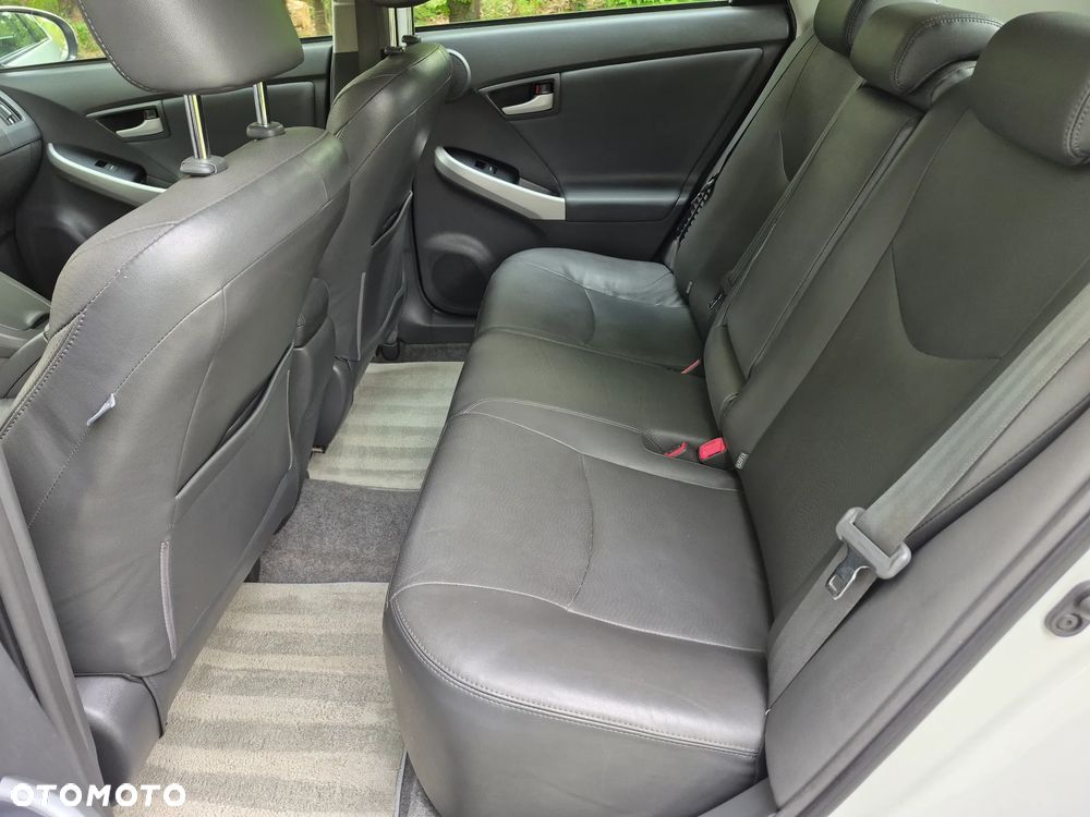 Toyota Prius (Hybrid) Executive - 28