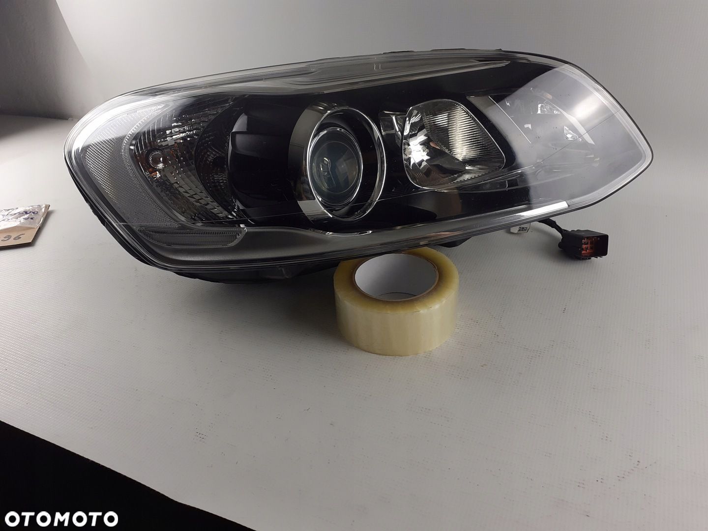 Lampa Volvo prawa XC60 Bi xenon skrętny 2013-2018r - 1