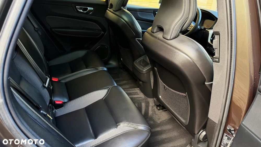 Volvo XC 60 B4 D Ultimate Dark - 25