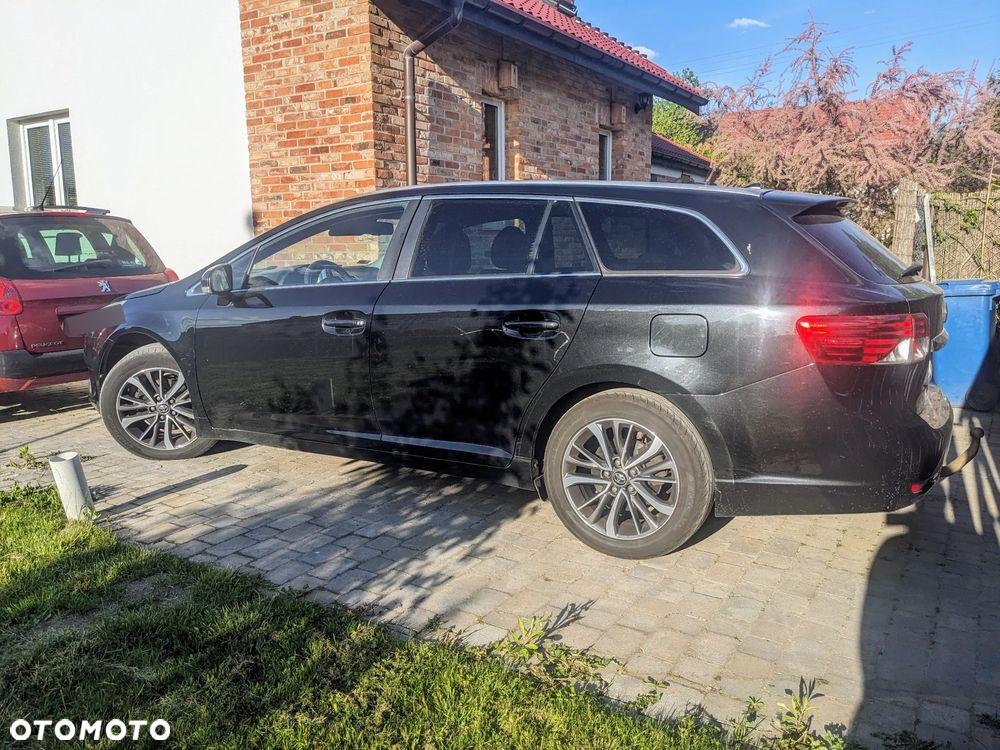 Toyota Avensis Combi 2.0 D-4D Comfort - 3