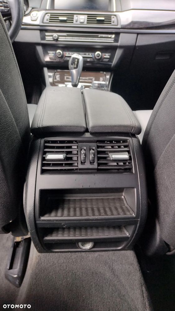 BMW Seria 5 528i xDrive Sport-Aut Luxury Line - 13