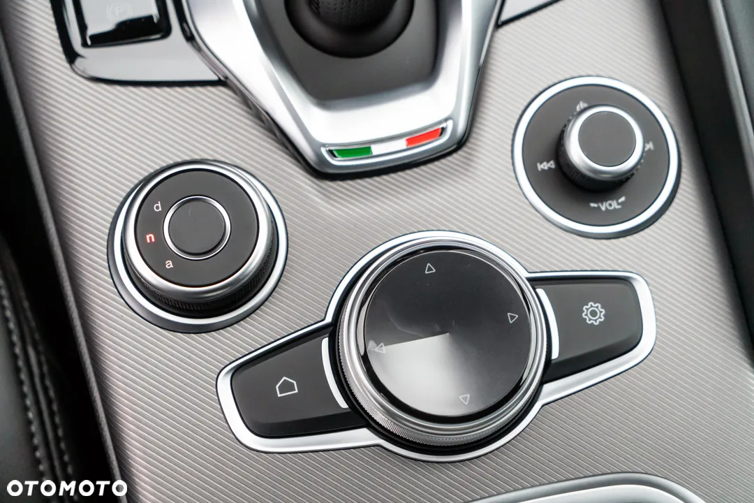 Alfa Romeo Giulia 2.0 Turbo Veloce Q4 - 24