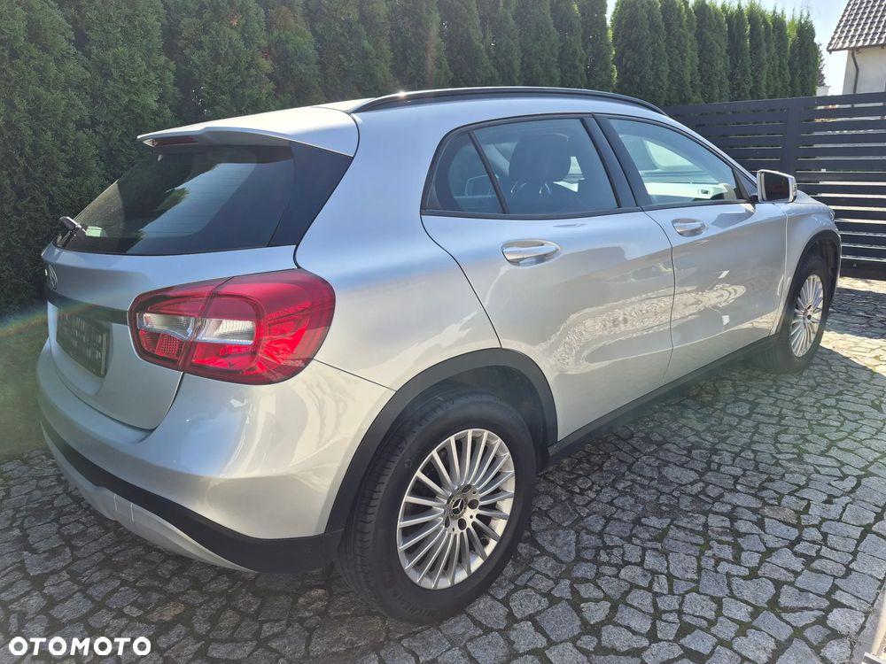 Mercedes-Benz GLA 180 Activity Edition - 5