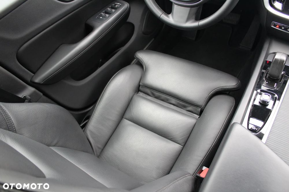 Volvo V60 Cross Country B4 D AWD Geartronic - 29