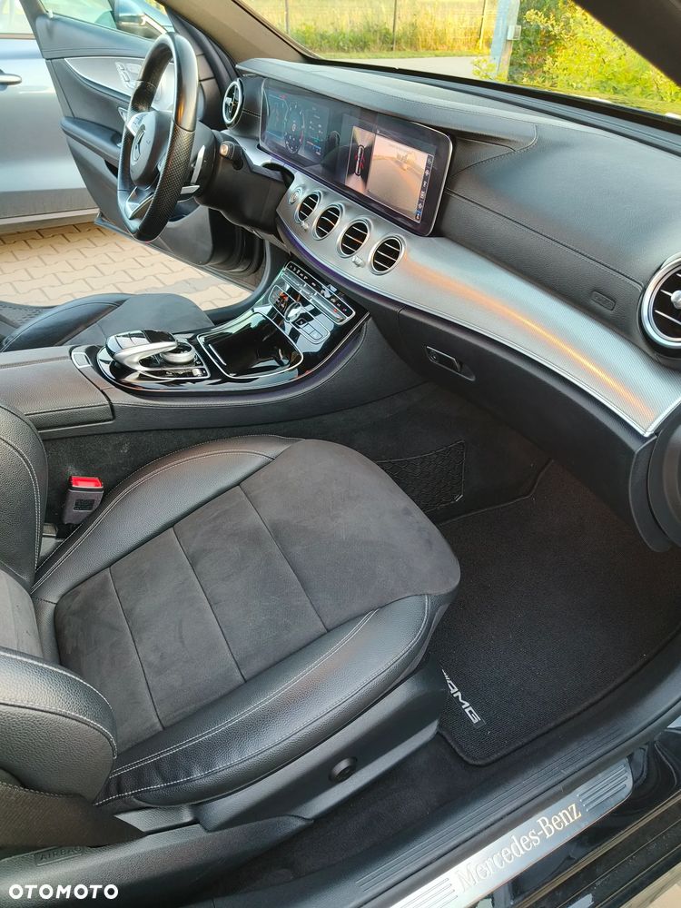 Mercedes-Benz Klasa E 220 d 4-Matic 9G-TRONIC - 29