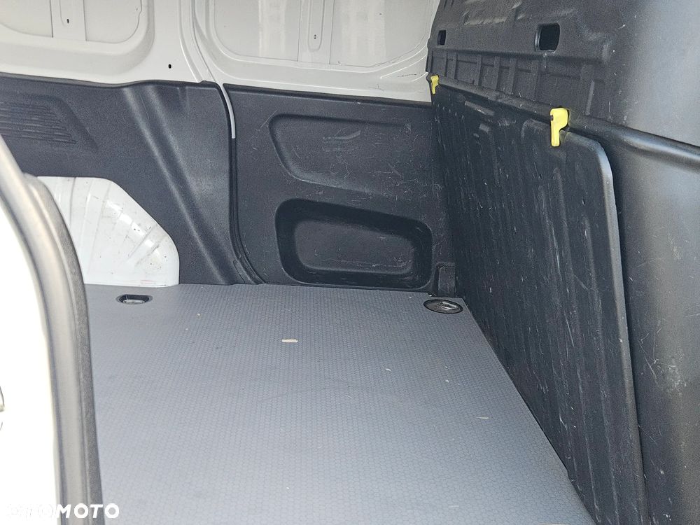 Toyota Proace City,  Salon Polska, 3 osobowy. - 12