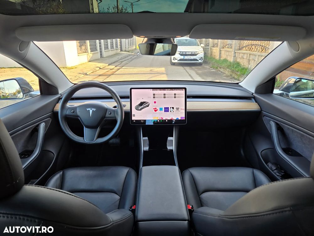 Tesla Model 3 - 9