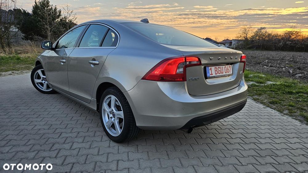 Volvo S60 D3 Summum - 4