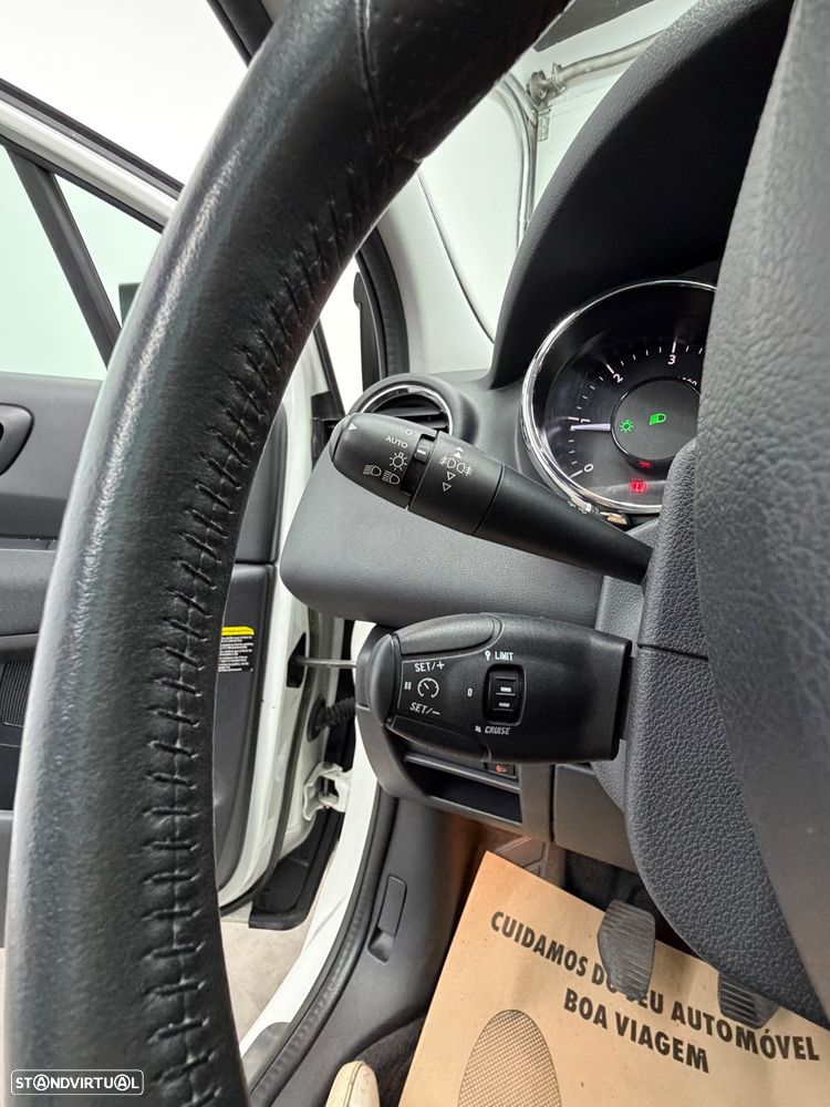Peugeot 5008 1.6 HDi 5L Allure J17 - 12