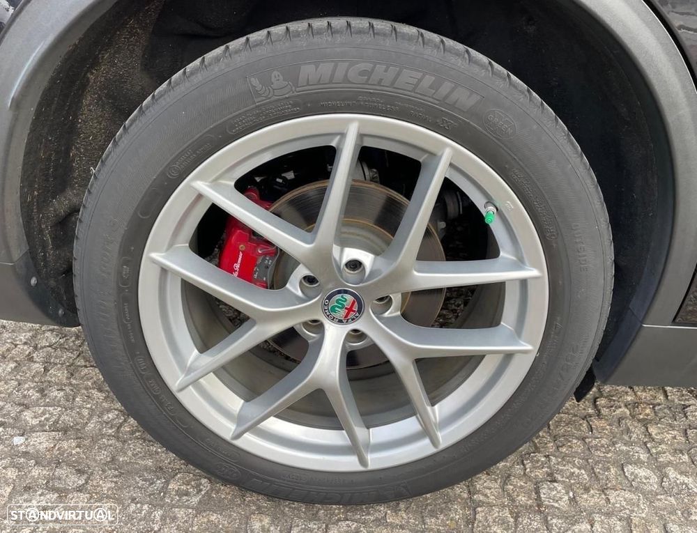 Alfa Romeo Stelvio 2.0 Turbo 16V AT8-Q4 First Edition - 26