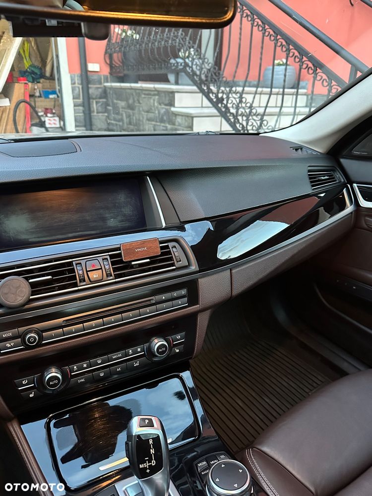 BMW Seria 5 525d xDrive Luxury Line - 10
