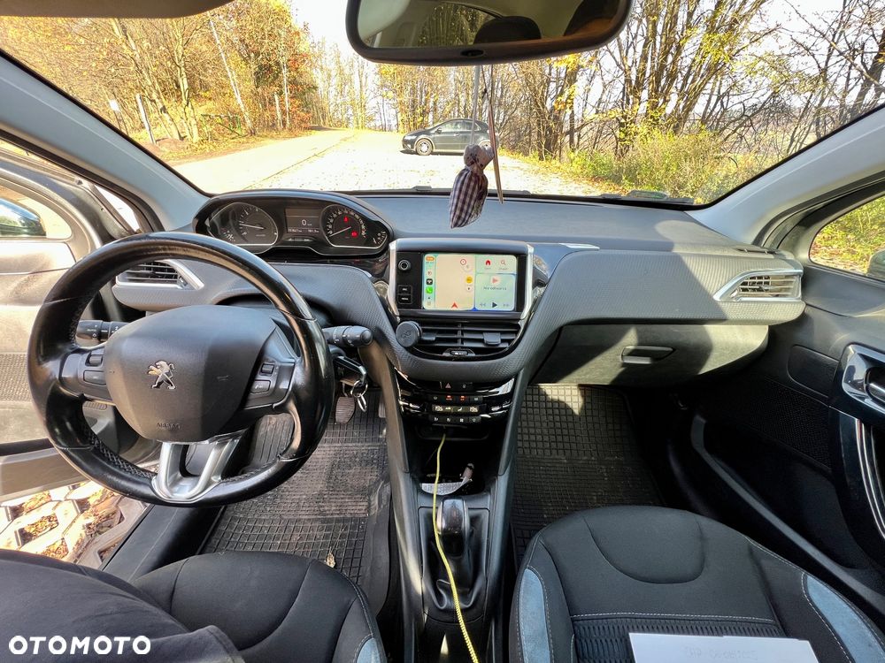 Peugeot 208 - 12
