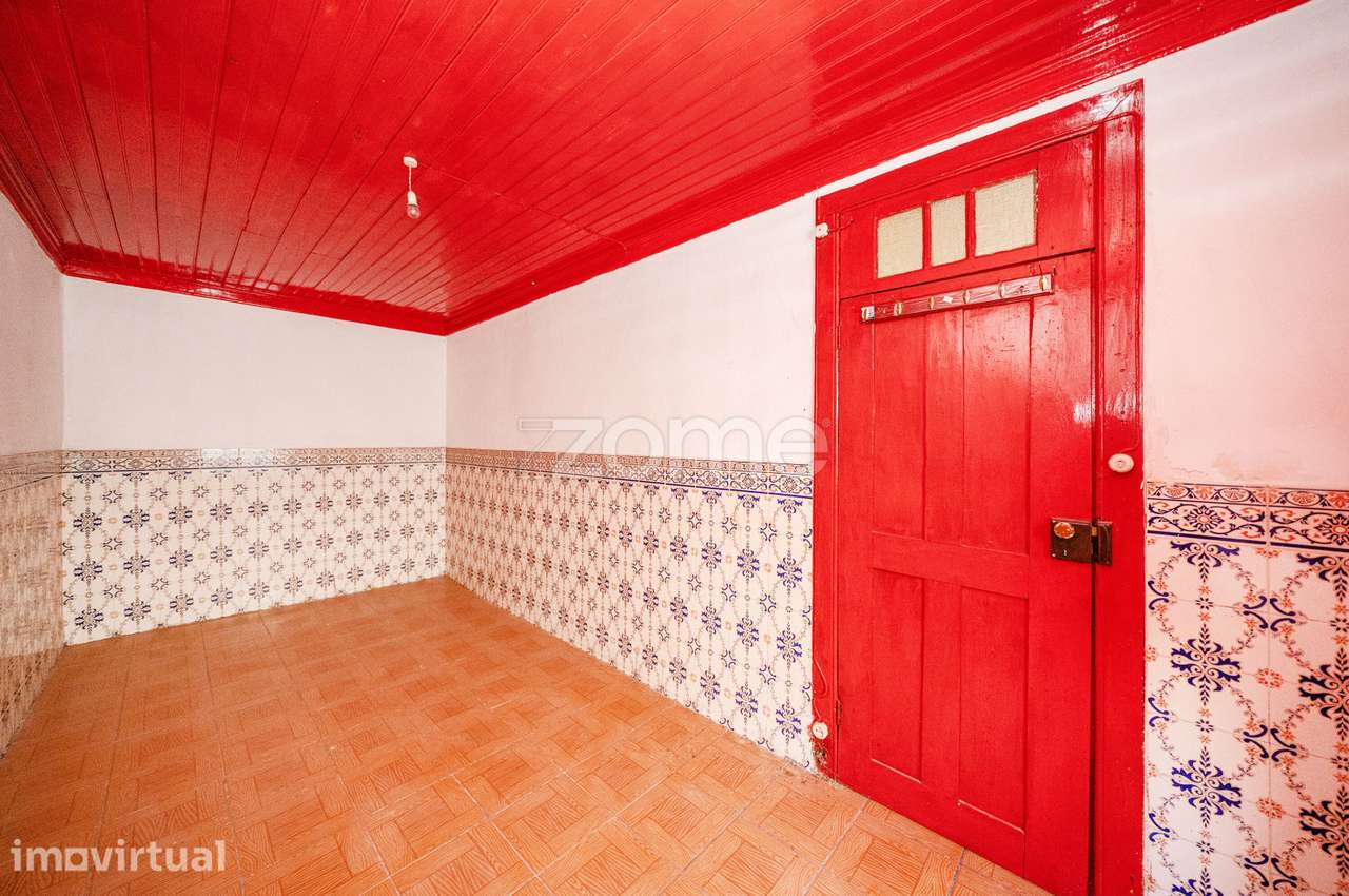 Moradia de 4 Pisos para restaurar ou transformar em apartamentos. - Grande imagem: 3/42