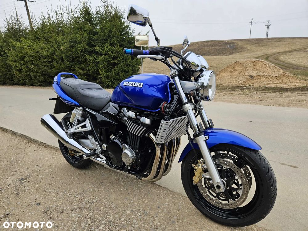 Suzuki GSX - 2