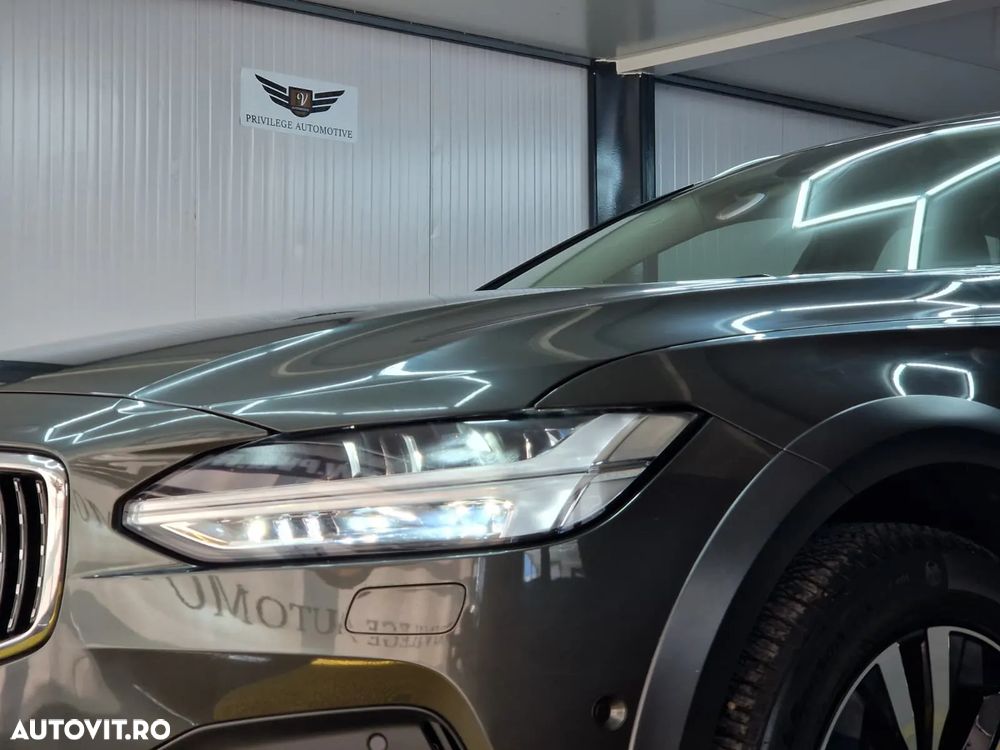 Volvo V90 Cross Country D5 AWD Geartronic - 25