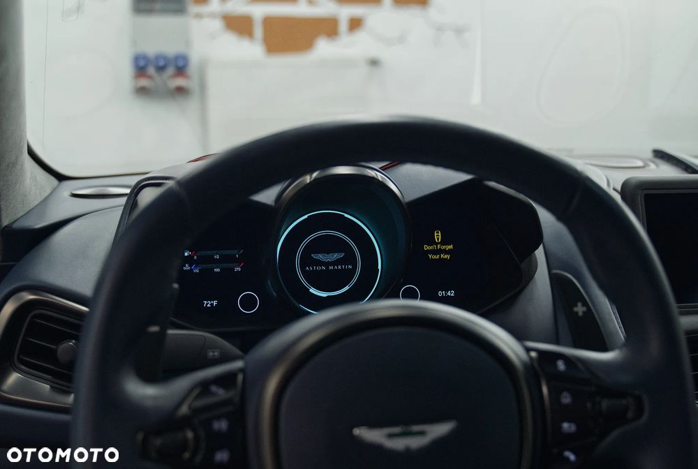 Aston Martin DBS Superleggera - 11