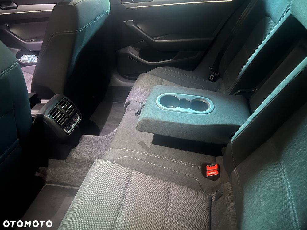 Volkswagen Passat 1.6 TDI BMT Comfortline - 19