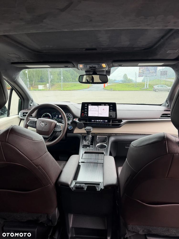 Toyota Sienna - 7