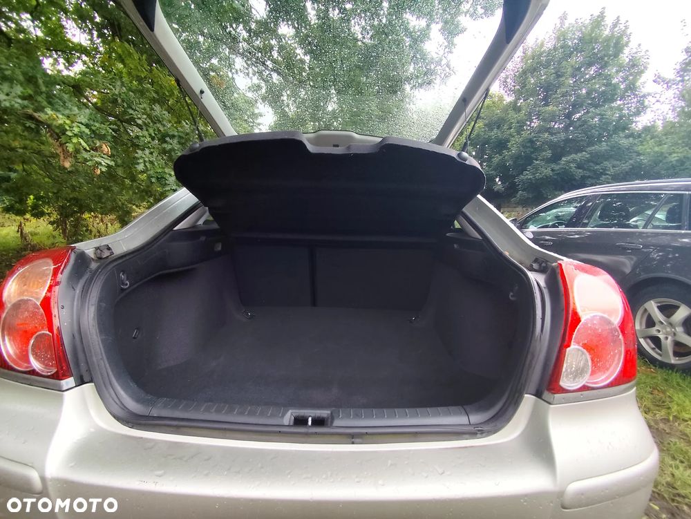 Toyota Avensis 1.8 VVT-i Sol - 9