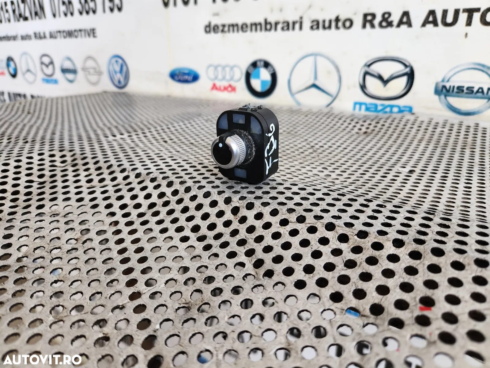 Buton Joystick Regraj Oglinzi Audi A8 4H D4 An 2010-2011-2012-2013-2014-2015-2016-2017 Volan Stanga Dezmembrez Audi A8 4H D4 3.0 Tdi Quattro Motor CDT Cutie MXU Volan Stanga - Dezmembrari Arad - 3