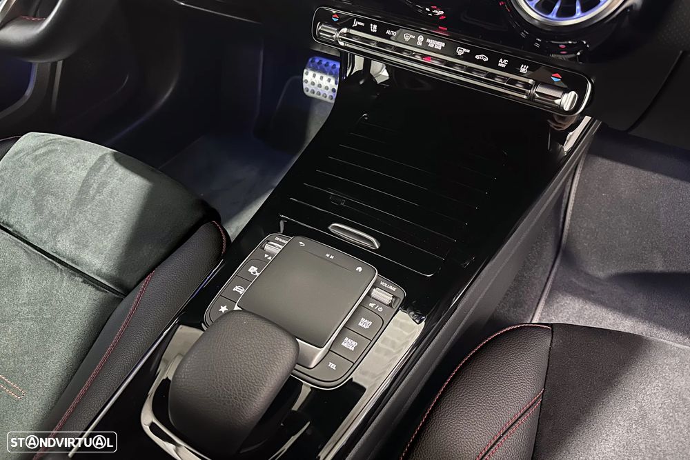 Mercedes-Benz A 250 Limousine e 8G-DCT AMG Line - 36
