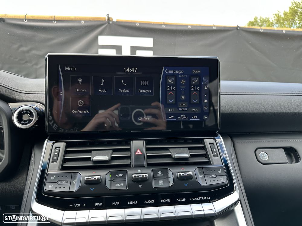 Toyota Land Cruiser 300 70th Anniversary - 27