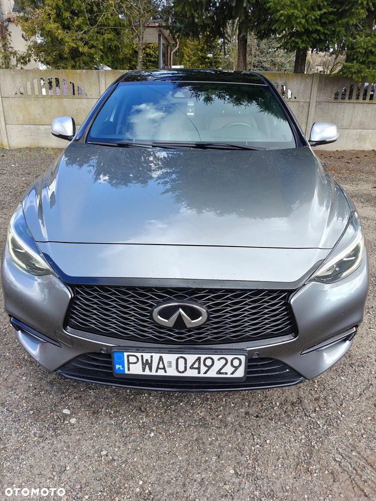 Infiniti Q30 - 1