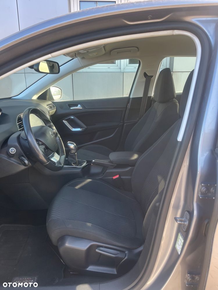 Peugeot 308 82 VTi Active - 24