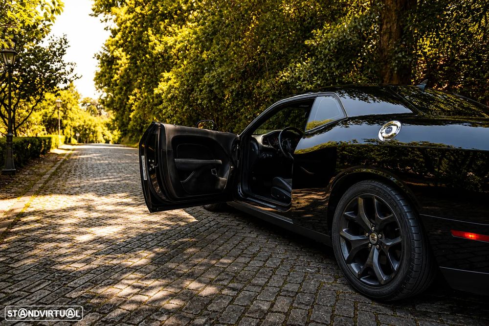 Dodge Challenger Auto SXT Plus - 16