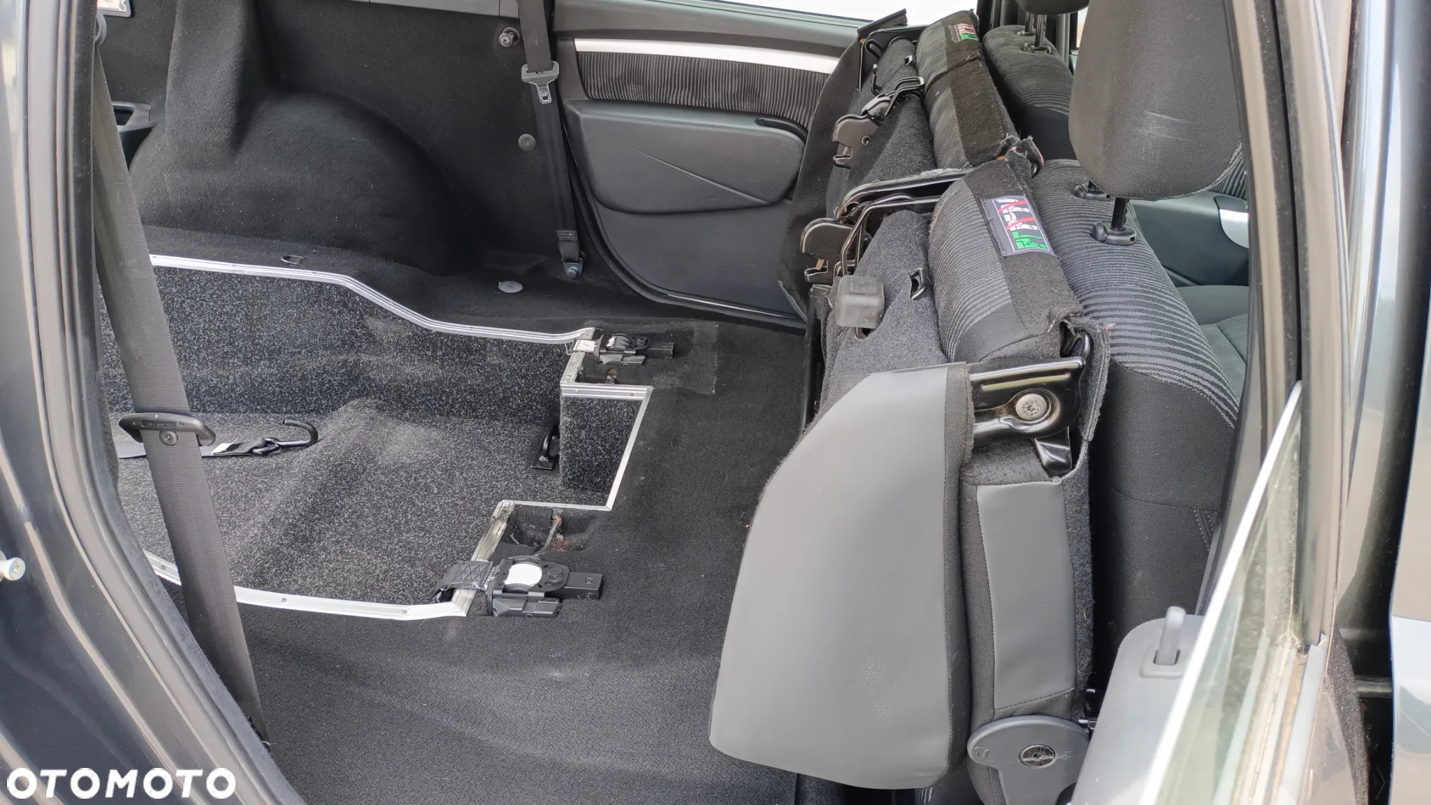Dacia Logan MCV 1.6 Ambiance - 11