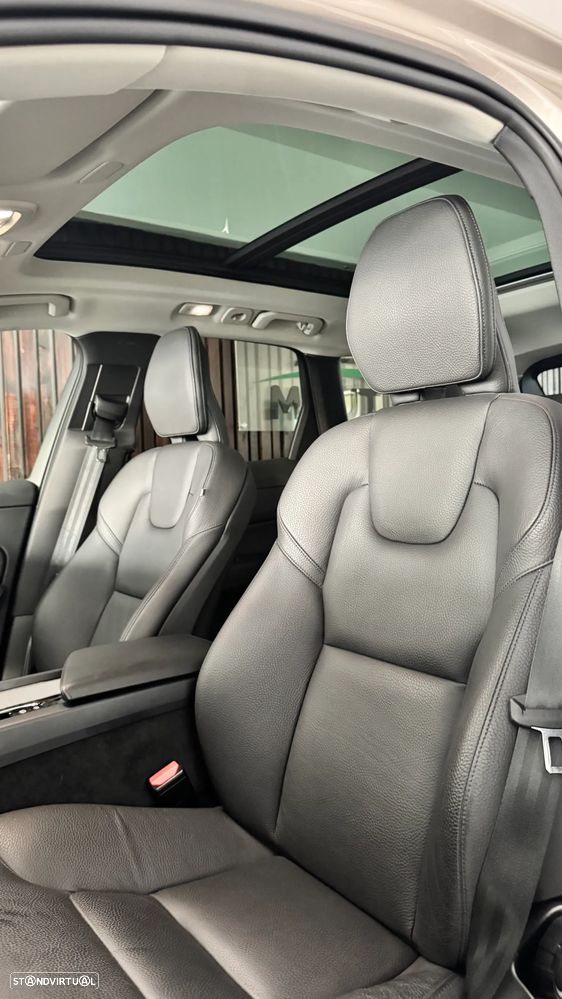 Volvo XC 60 2.0 T6 PHEV Black Edition - 14