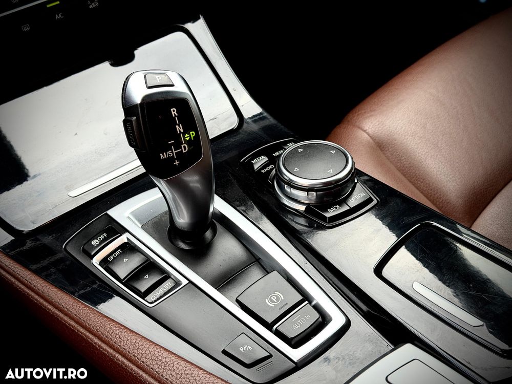 BMW Seria 5 520d Aut. - 30