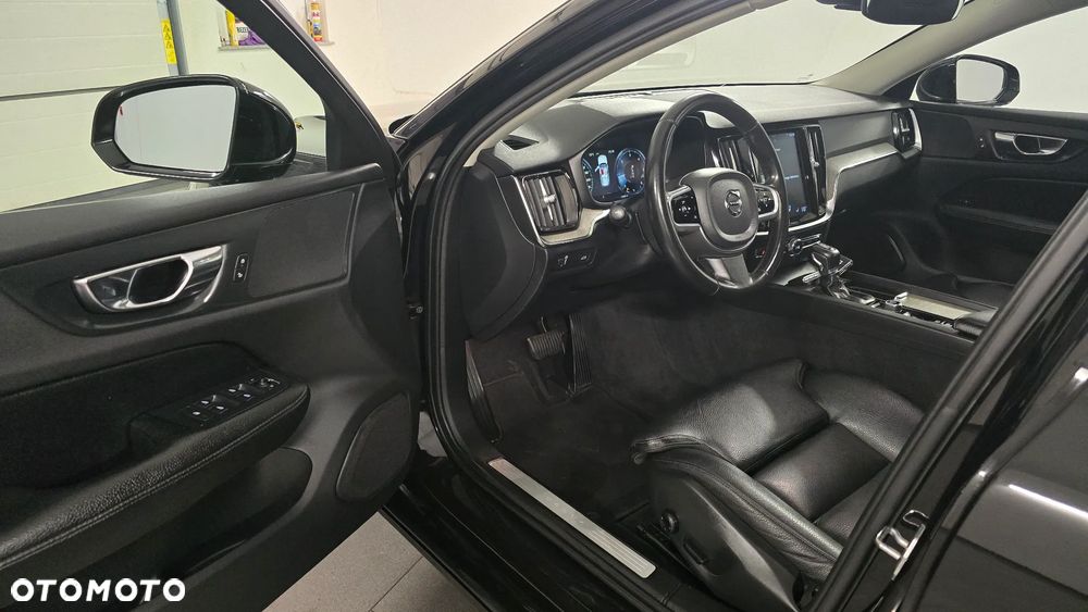 Volvo V60 D4 R-Design - 5