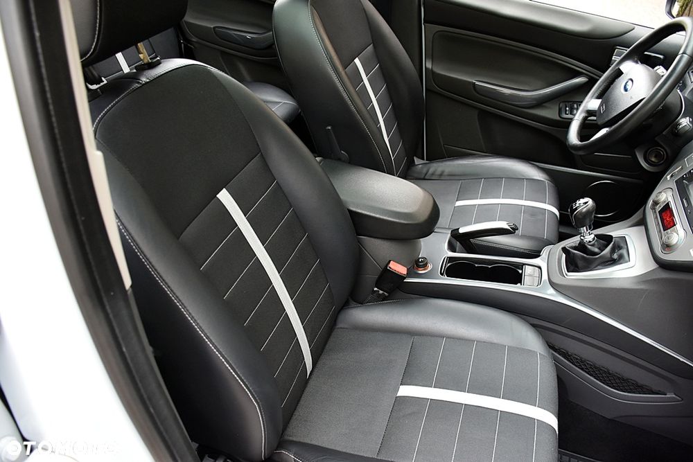 Ford Kuga 2.0 TDCi 4x4 Titanium - 27