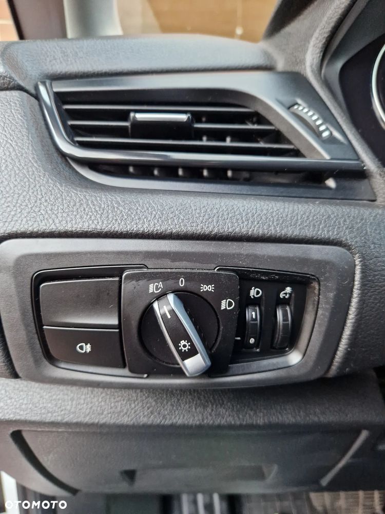 BMW Seria 2 218d - 16