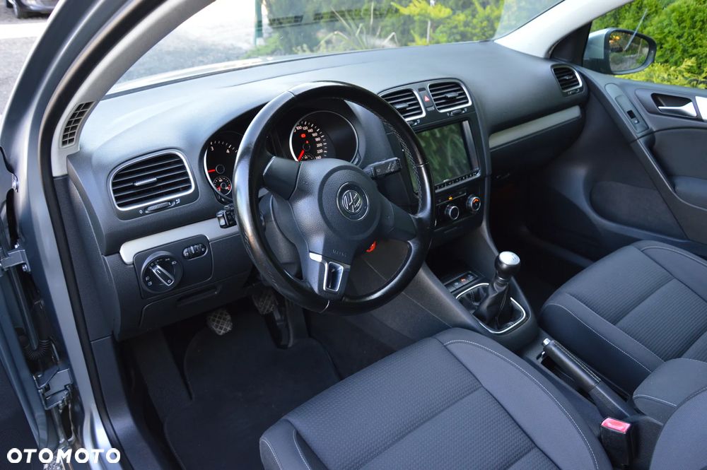 Volkswagen Golf - 22
